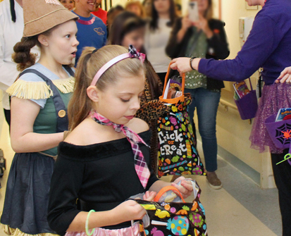 trick or treaters at the hospital
