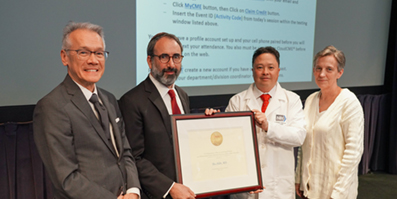 Doctors present framed certificate to honored speaker