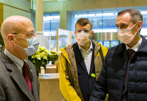 Dr. James Gilman (left) greets Ukrainian Health Minister Dr. Viktor Liashko