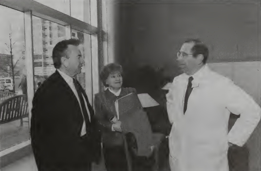 Secretary Tommy G. Thompson is welcomed by NUH leaders