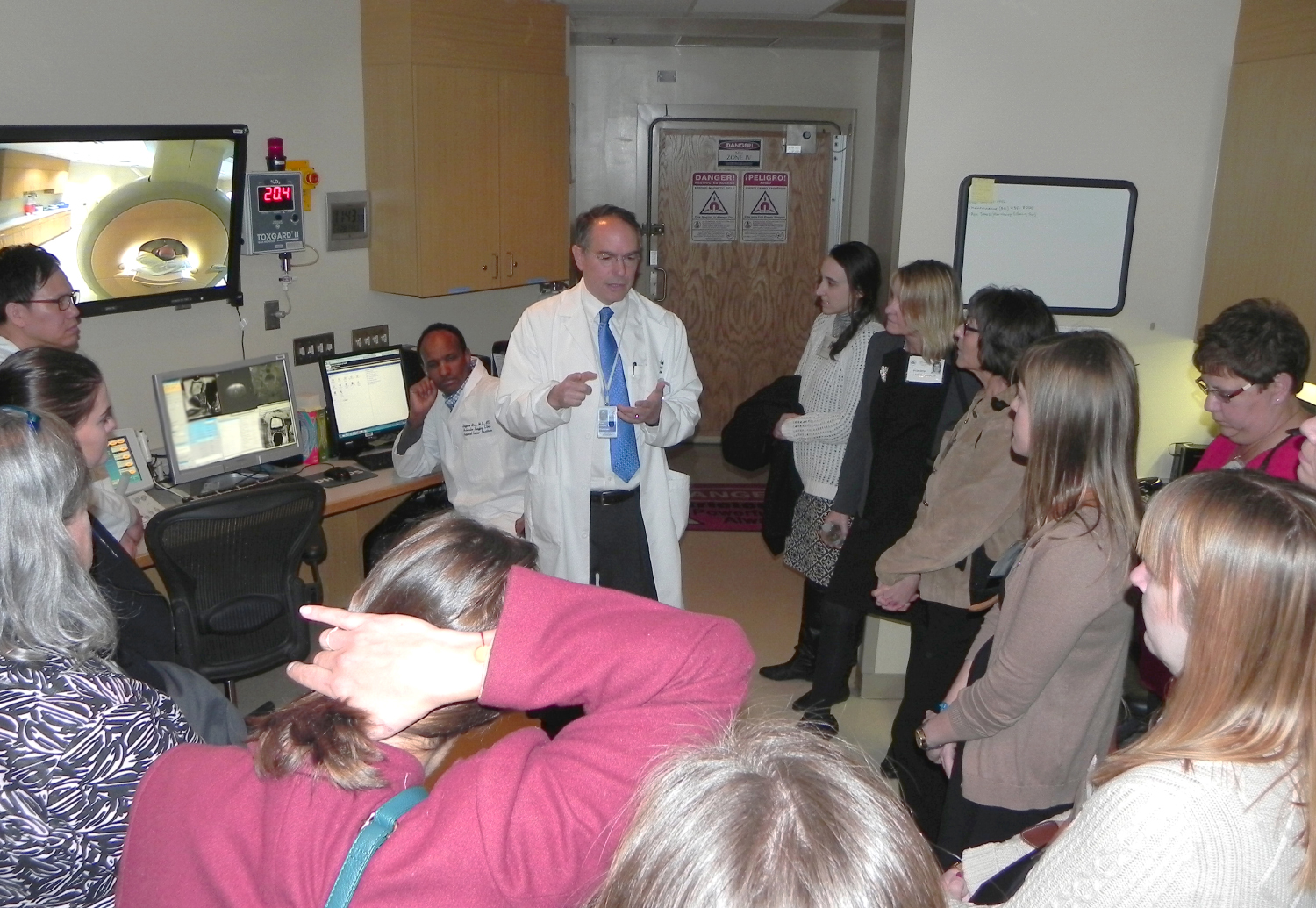 Dr. Pete Choyke discusses his research with fifteen members of the Oncology Nursing Society.