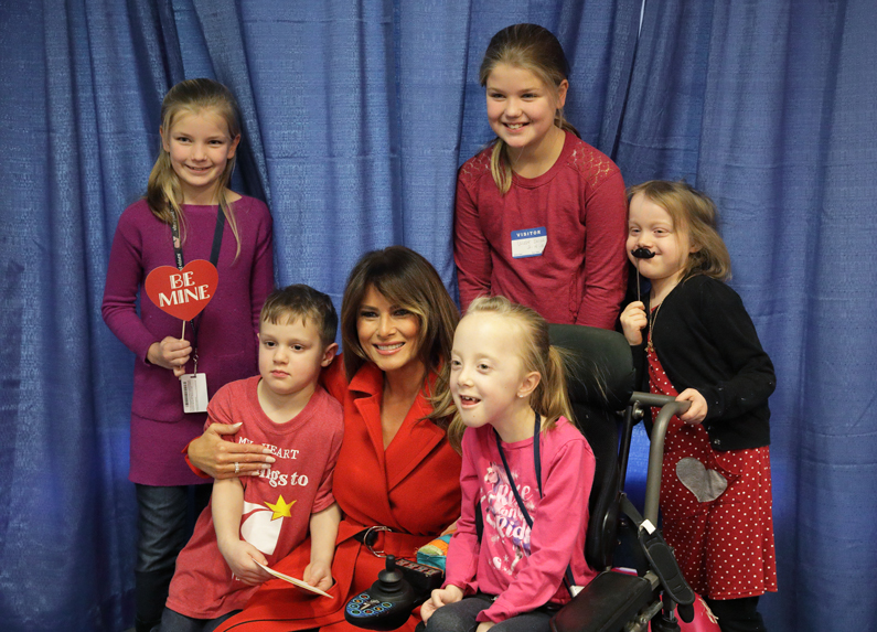 First Lady Melania Trump gets together with five children to pose for a picture