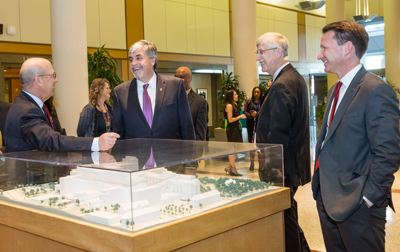 Acting HHS Secretary visits with NIH doctors