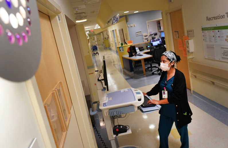 Alex Castillo, nurse at a workstation on wheels