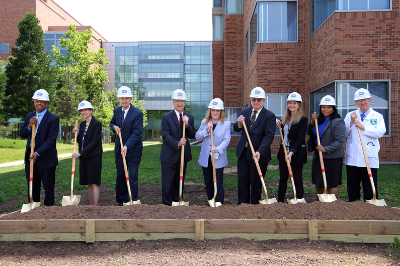 NIH leaders at hospital groundbreaking ceremony