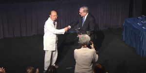 Dr. Richard Chang accepting an award